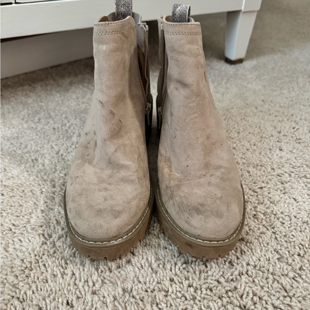 Universal Thread Boots